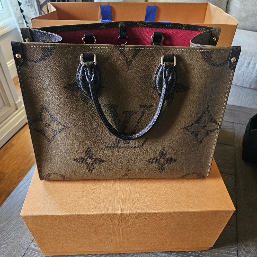 Louis Vuitton Monogram Canvas • On The Go - Picture 11 of 13